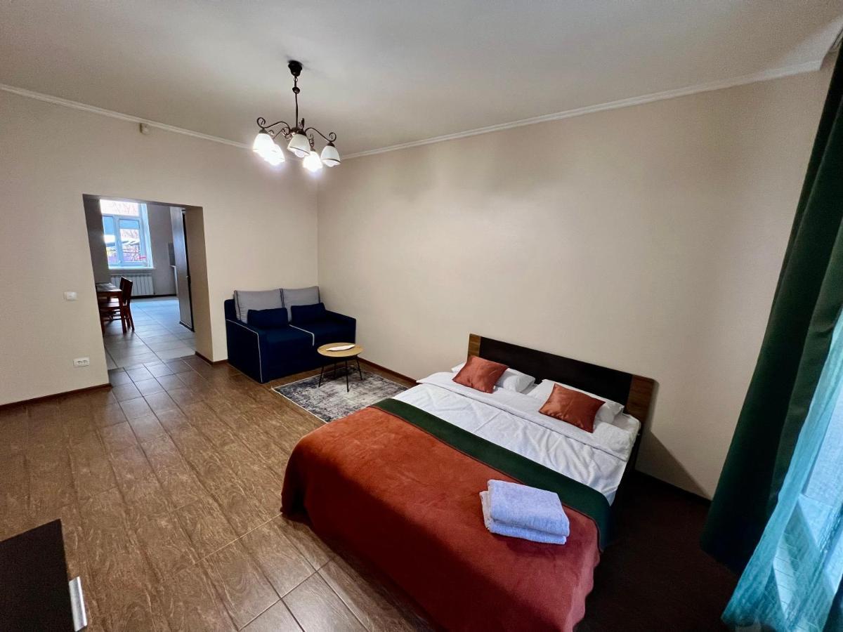 Old City Apartment With Parking Lviv Exterior photo